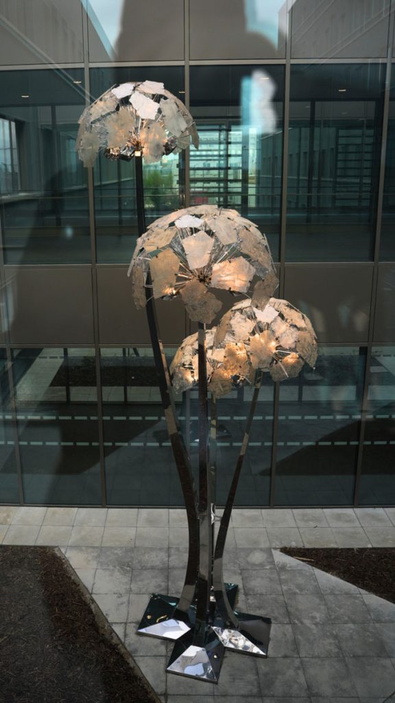 The Guillaume Piéchaud’s « Pissenlits H.6m » at the new Paris-Saclay hospital in Orsay